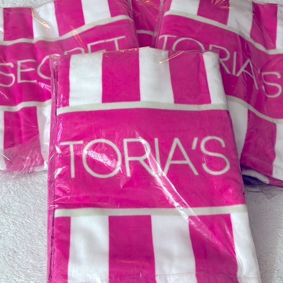 Victoria’s Secret Huge Beach Towels. 4, NWT’s. Each in orig. packaging. - Picture 3 of 4